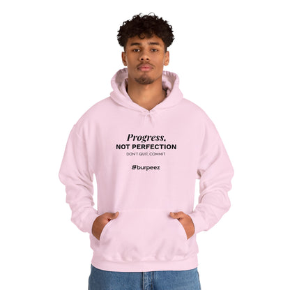 Hoodie unisex brodé « Progress not perfection »