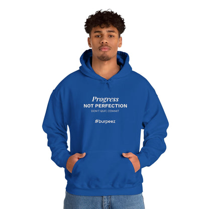Hoodie unisex brodé « Progress not perfection »