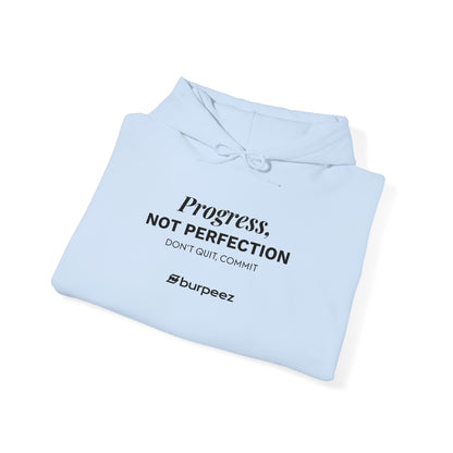 Hoodie unisex brodé « Progress not perfection »