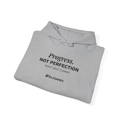 Hoodie unisex brodé « Progress not perfection »