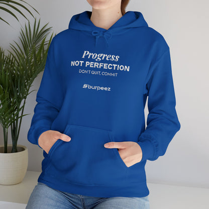 Hoodie unisex brodé « Progress not perfection »
