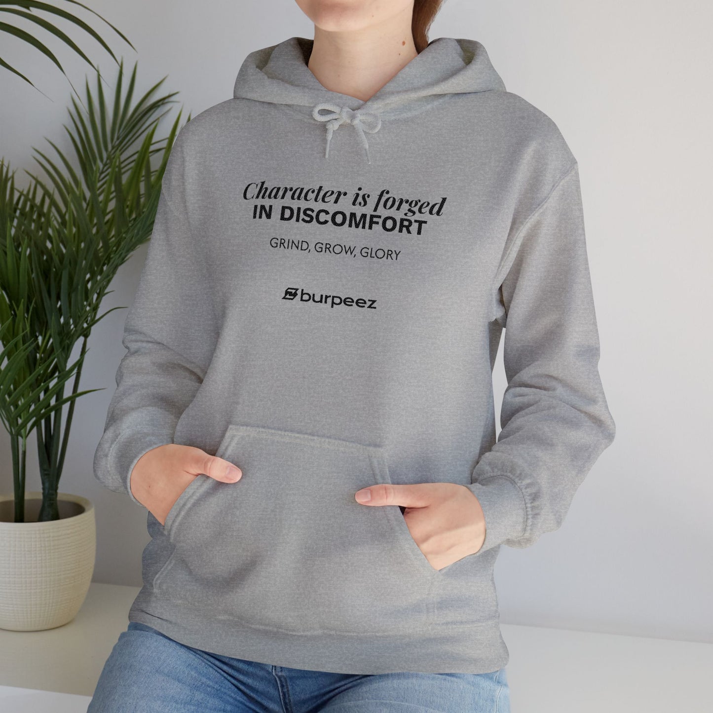 Hoodie unisex brodé « Character is forged in discomfort »