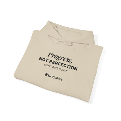 Hoodie unisex brodé « Progress not perfection »