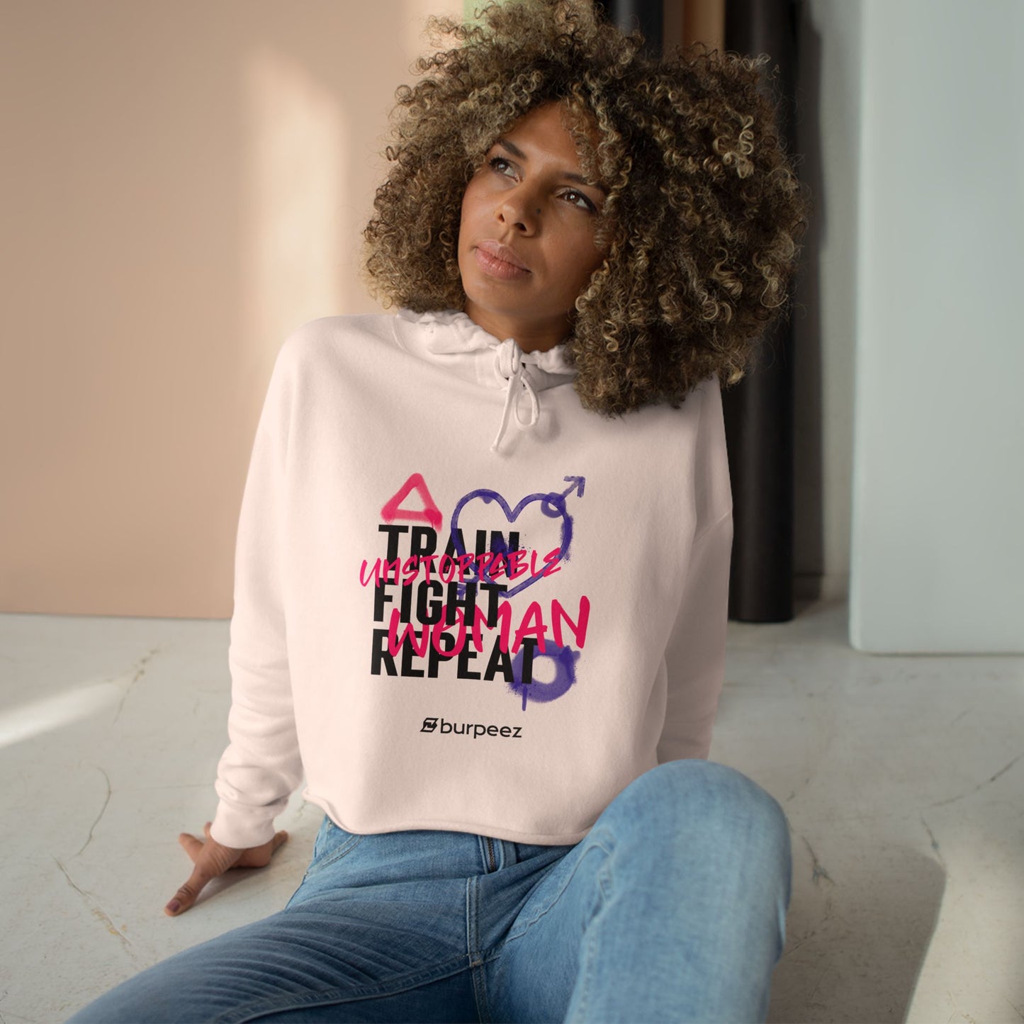 Crop hoodie femme « Train Fight Repeat »