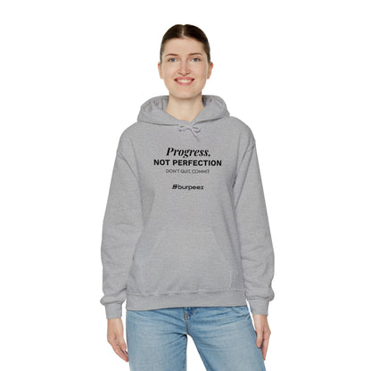 Hoodie unisex brodé « Progress not perfection »