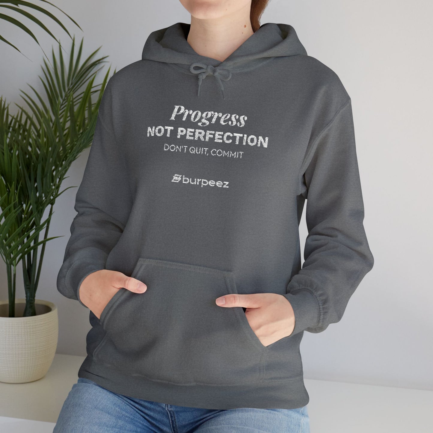 Hoodie unisex brodé « Progress not perfection »