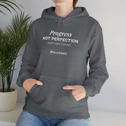 Hoodie unisex brodé « Progress not perfection »